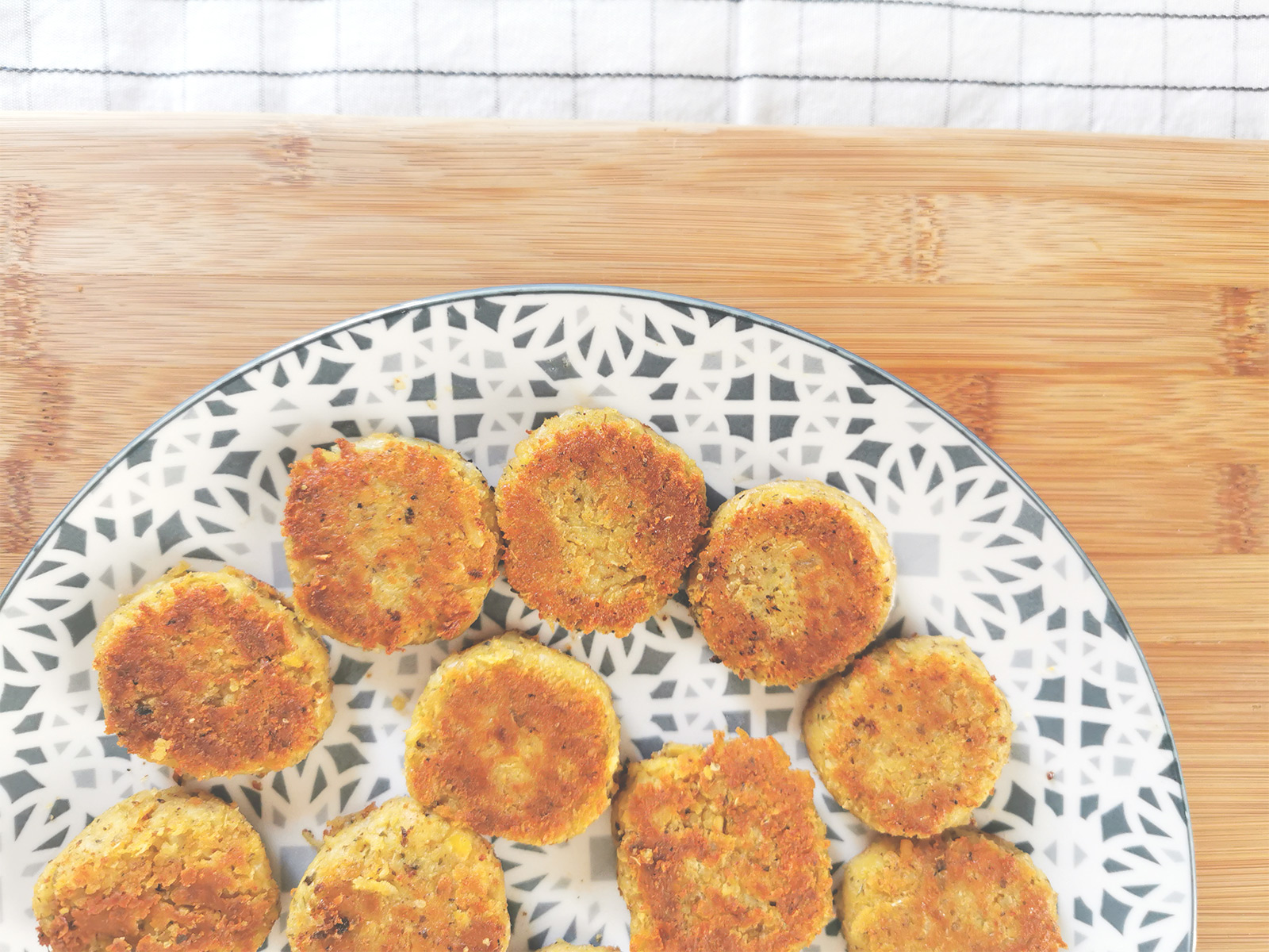 Croquettes de pois chiches, sauce au tahini